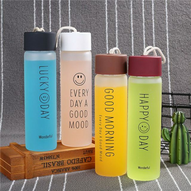 Bình Nước Thủy Tinh Đựng Nước Trái Cây Có Dây Cầm Happy Day - Ảnh 4