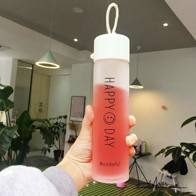 Bình Nước Thủy Tinh Đựng Nước Trái Cây Có Dây Cầm Happy Day - Ảnh 3