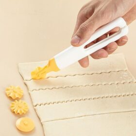 Dụng Cụ lăn cắt bột tạo hình bánh – Dụng cụ cắt bột đa năng 5 kiểu dáng thay thế